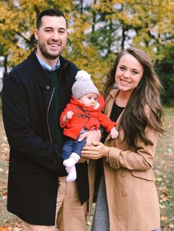 Jinger posing with her husband Jeremy and daughter